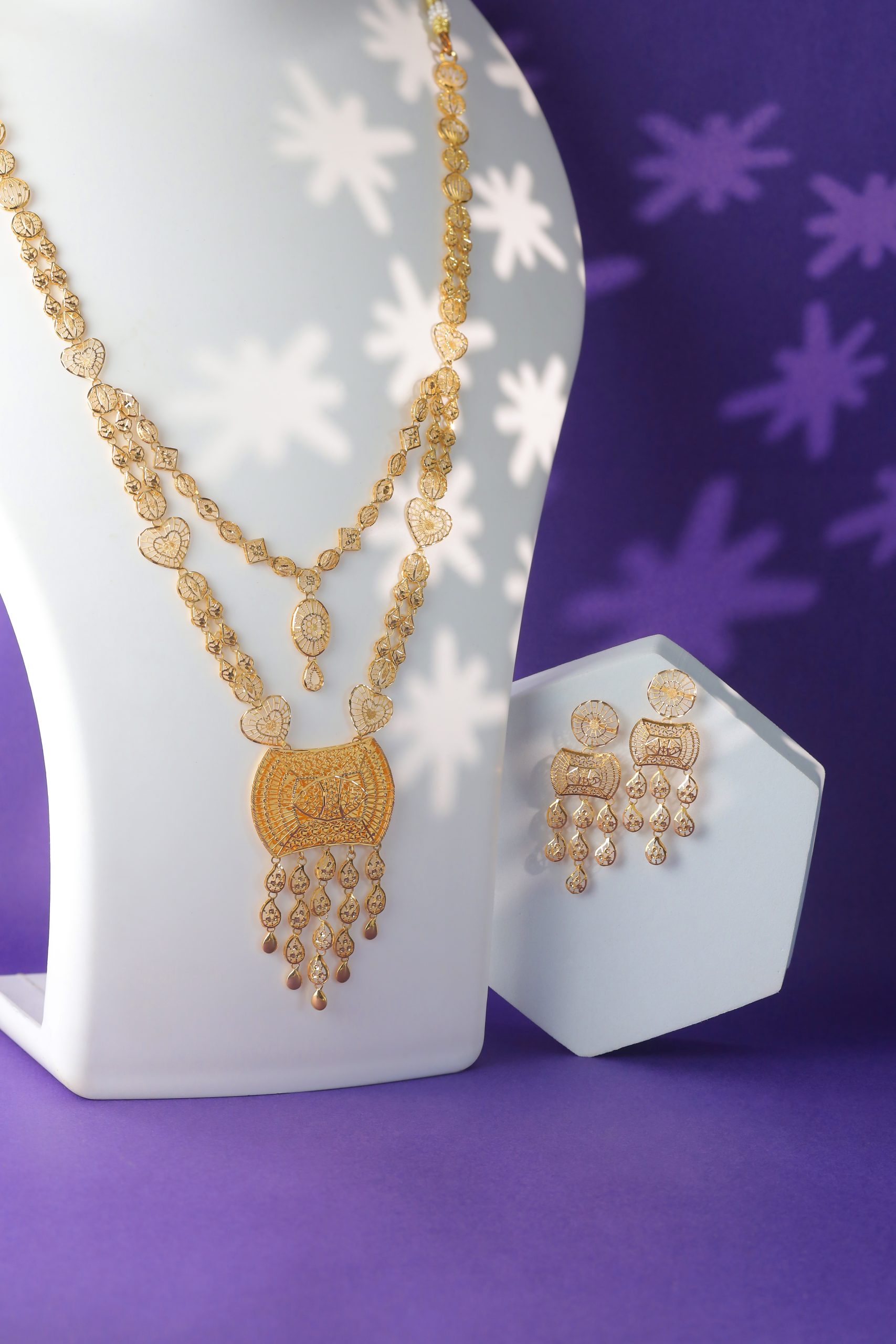 Noor-e-Zareen Gold Haar: The Epitome of Arabic Elegance