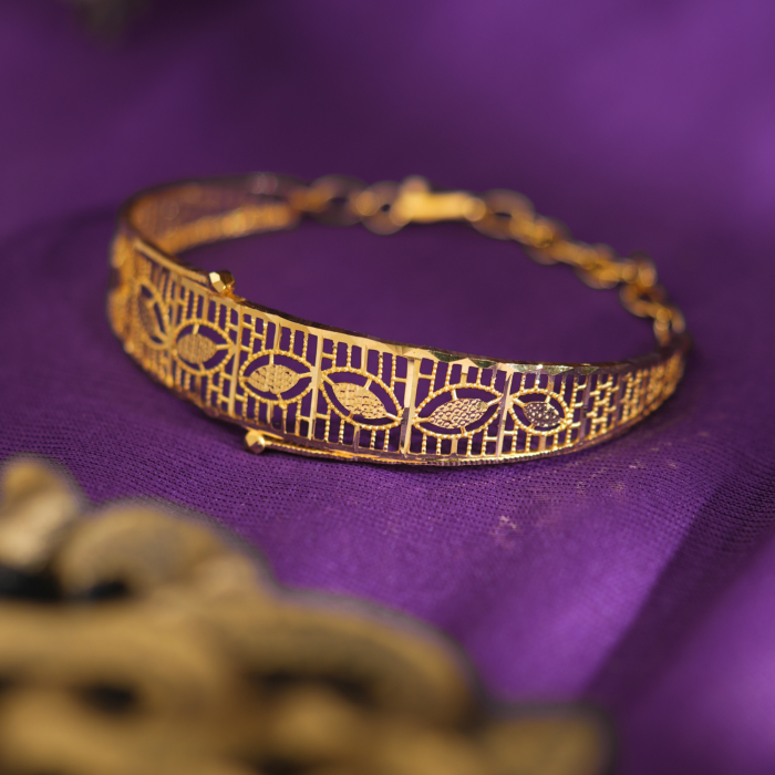 Orbit Lace 18kt gold bracelet by Taqwa Jewellers with repeating textured oval motifs and open gold detailing.