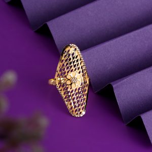 Zayna gold ring featuring intricate Arabic latticework and floral accents, showcasing timeless elegance
