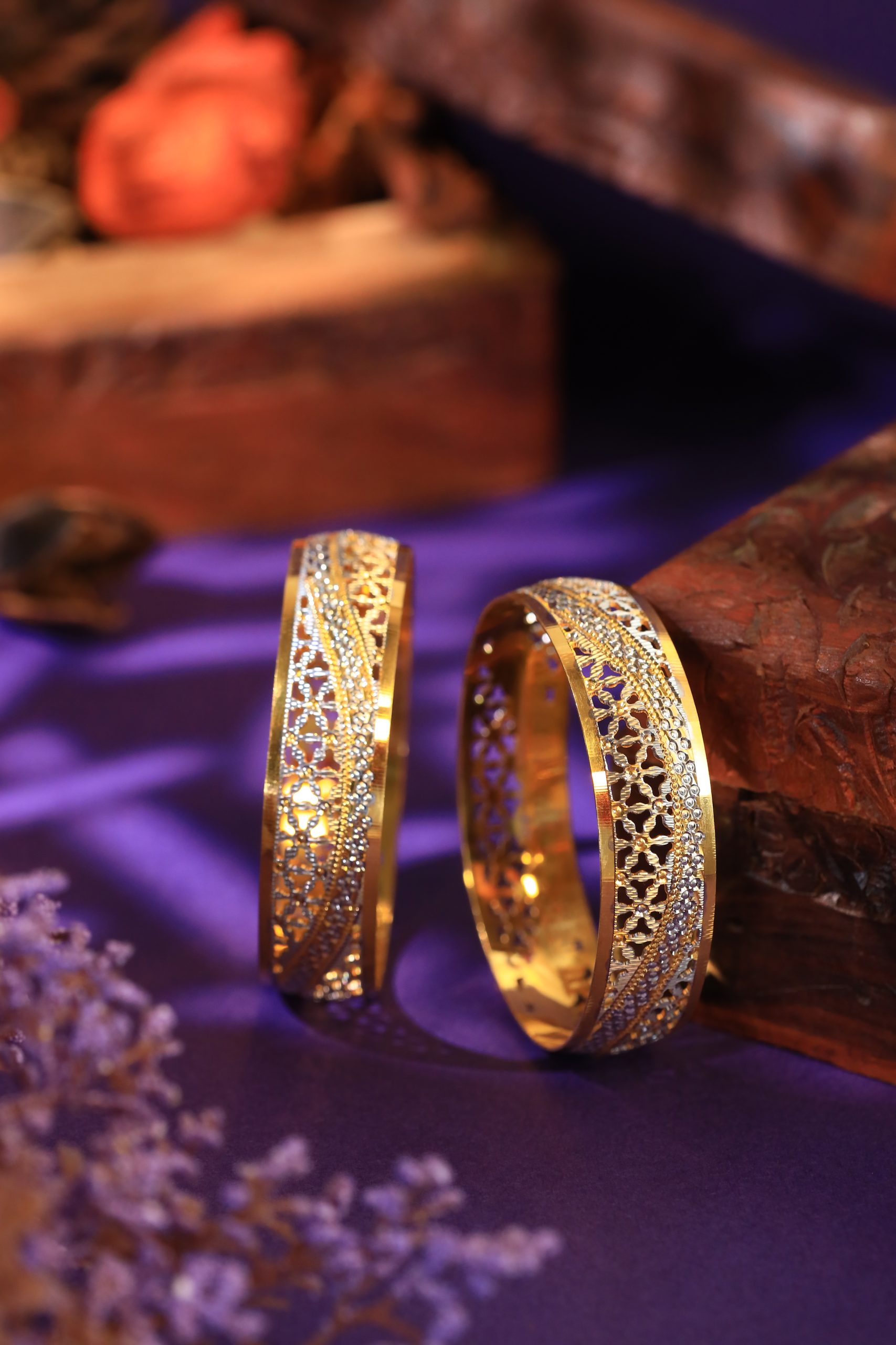 Arin Twirl CNC Gold Bangle – Graceful Swirls of Elegance