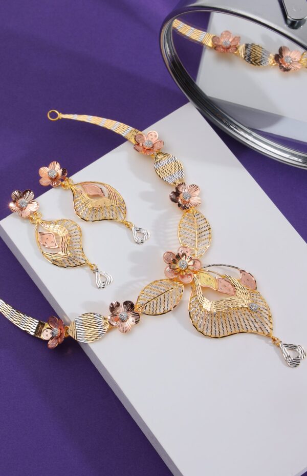 Melur Bloom Necklace Set – Exquisite Malaysian Gold Necklace Design