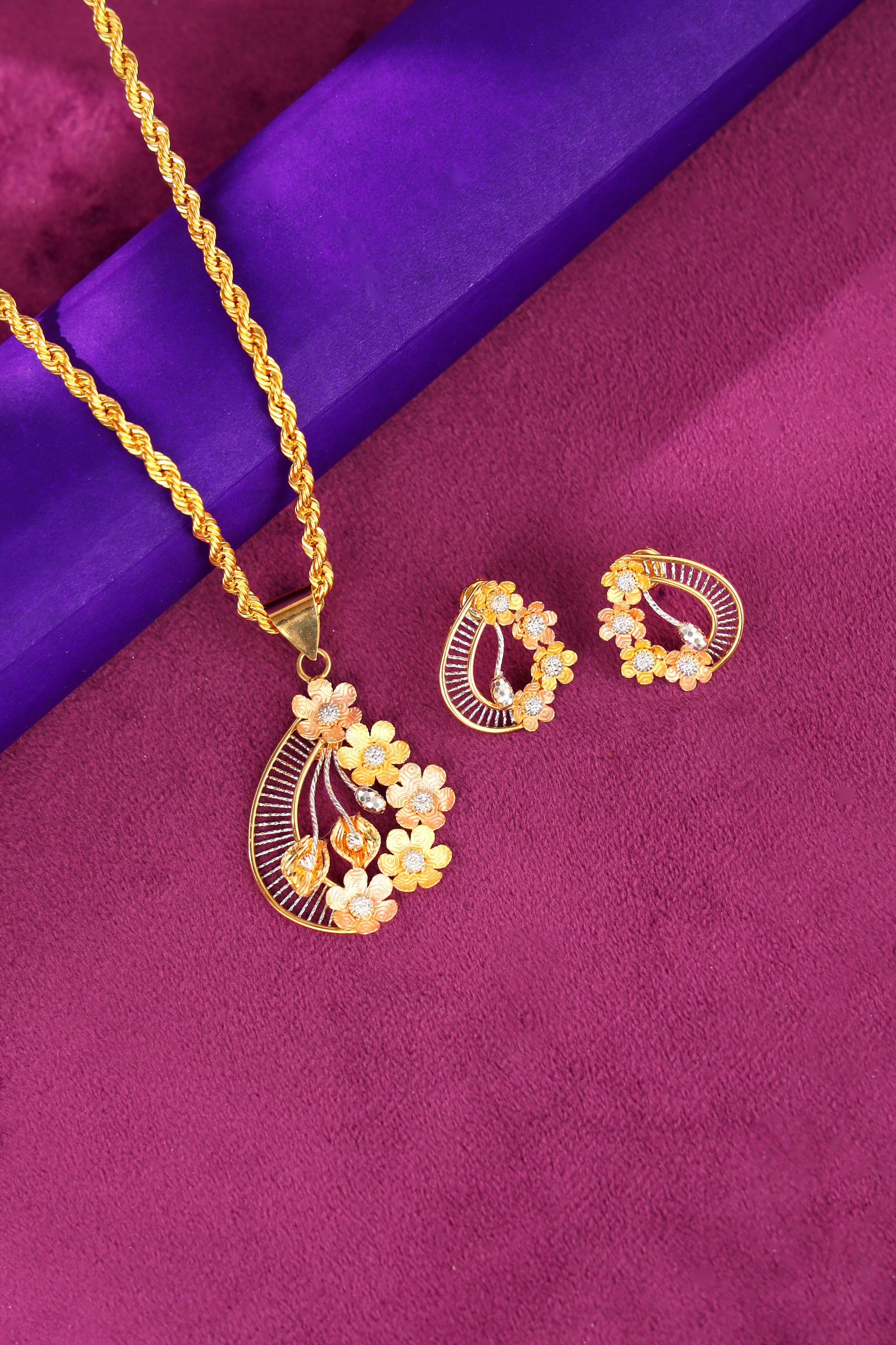 Blossom Grace Pendant Set – A Floral Symphony in Gold