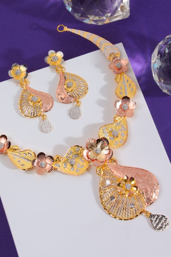 Indah Gold Necklace Set