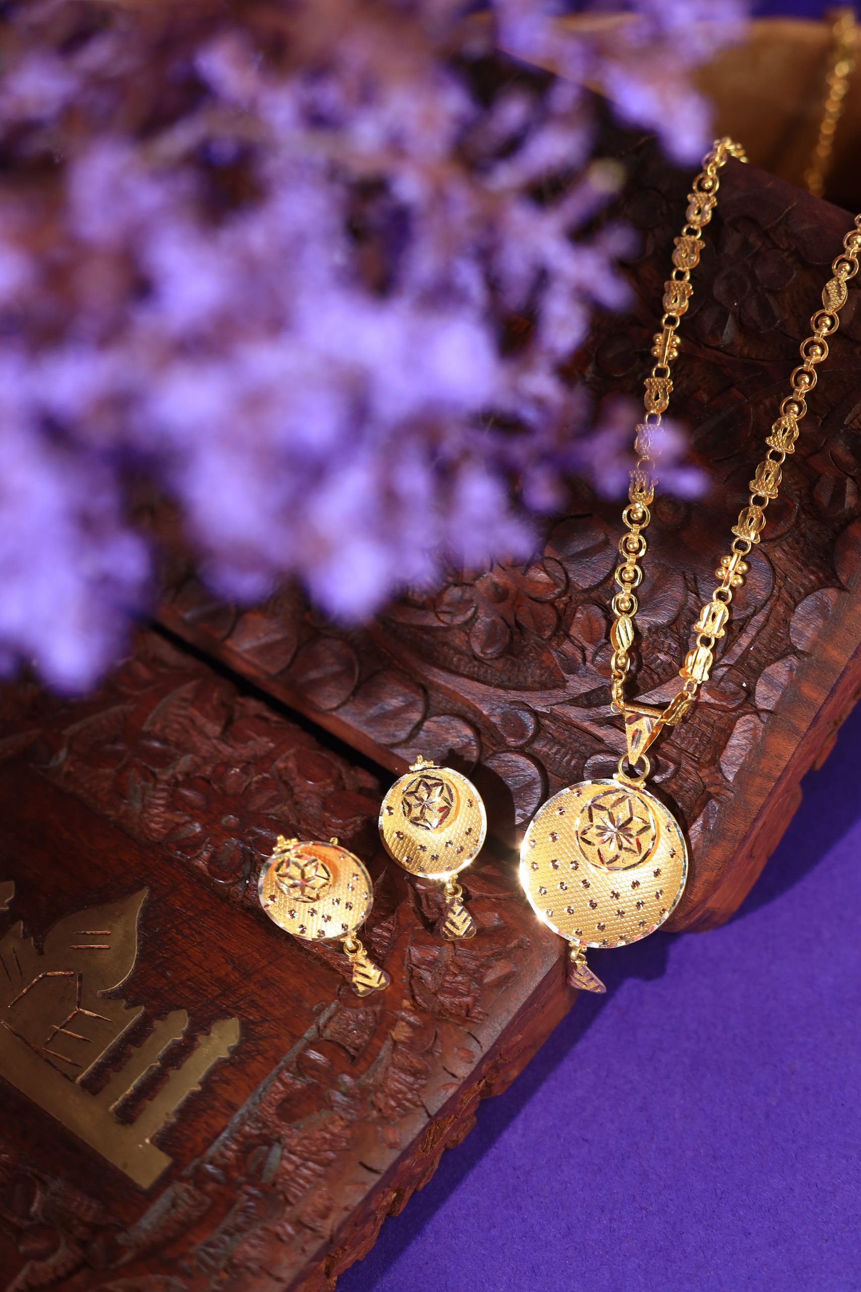Malayak Pendant Set – A Timeless Statement of Elegance