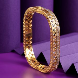 Regal Radiance Gold Bangle – Timeless Luxury for Every Occasion