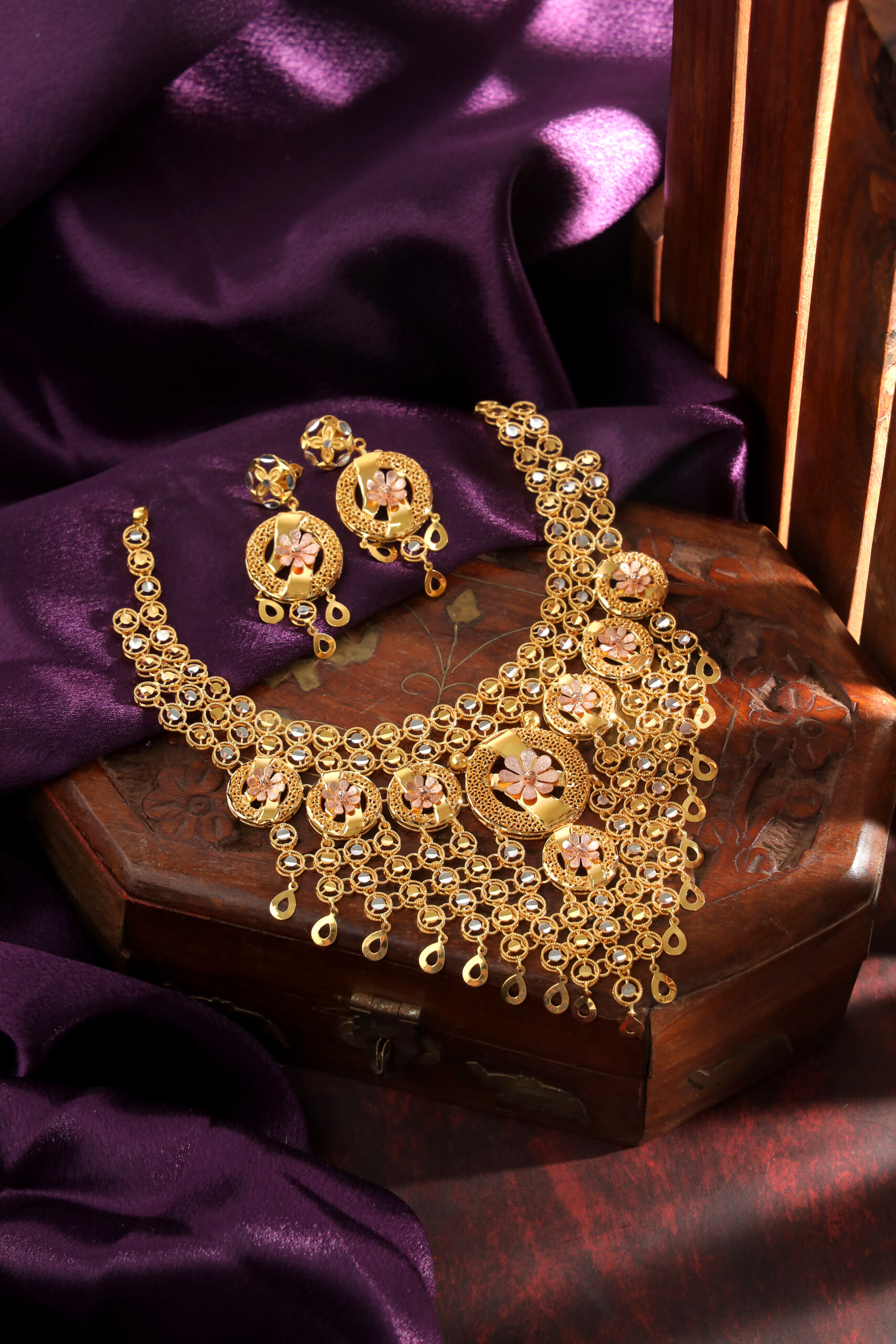 Zehra Blossom Set – The Radiance of Royal Blooms