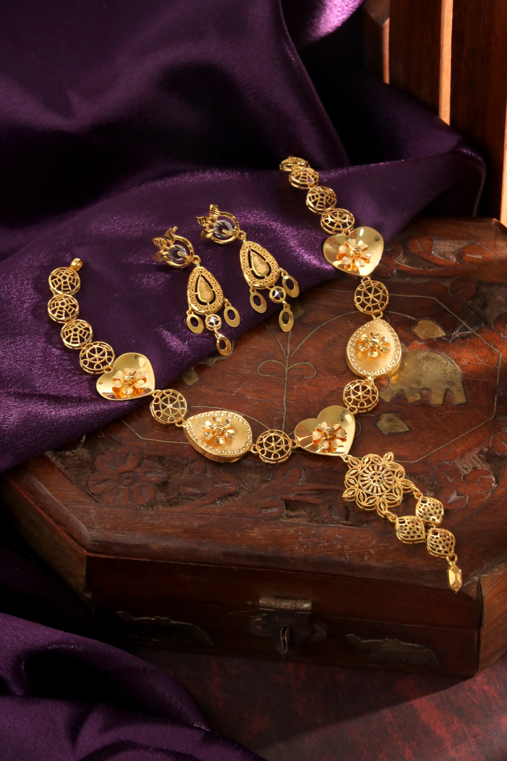 Dilnashin Bloom Set – Where Every Heart Beats in Gold