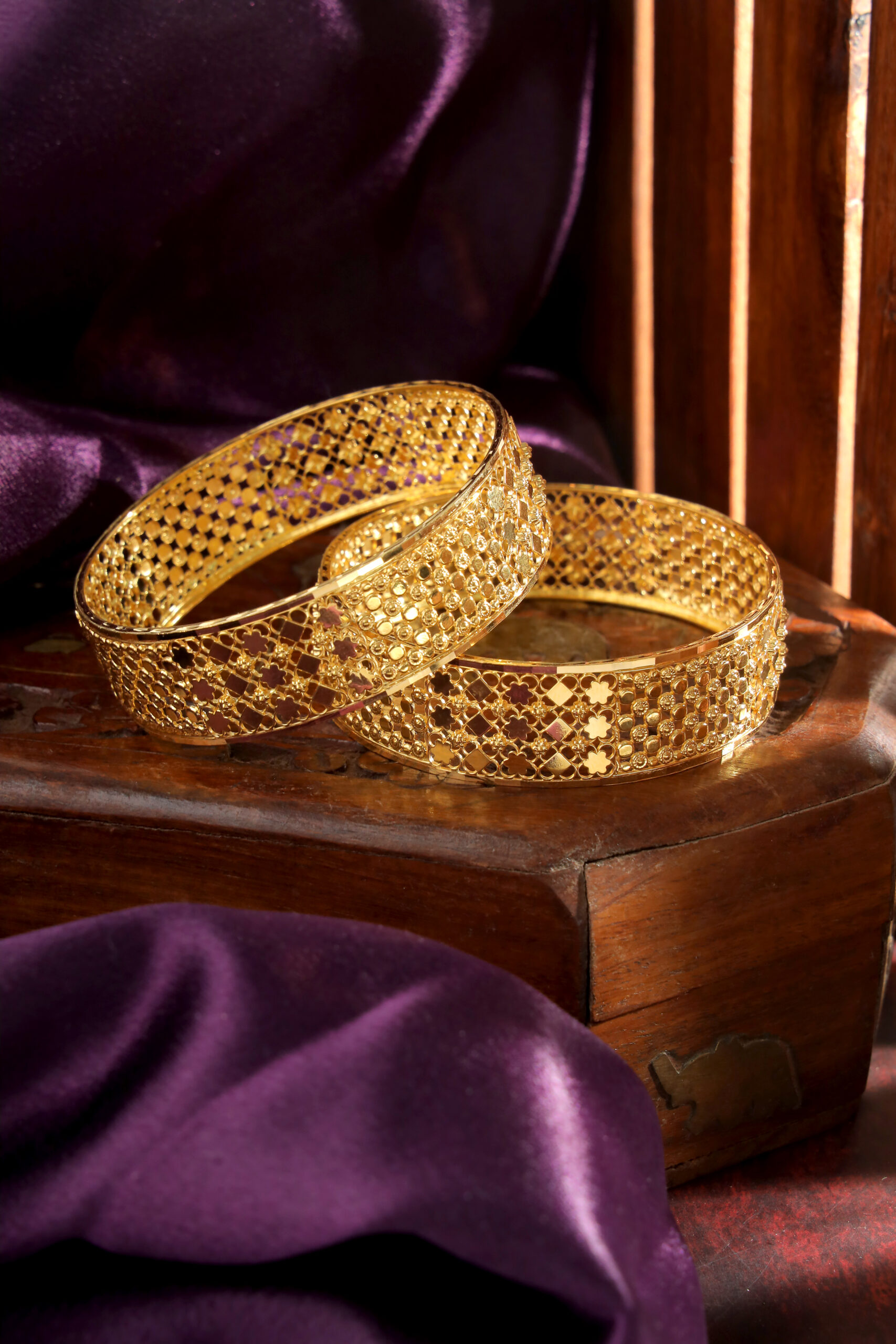 Noor-e-Zewar Kangan – The Golden Grace on Your Wrist