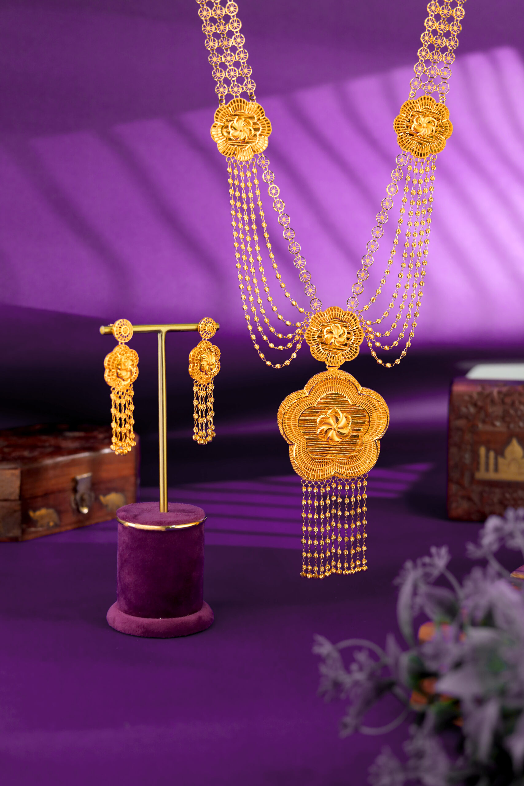 Zahra-e-Tasneem – A Divine Gold Necklace Set Inspired by Paradise