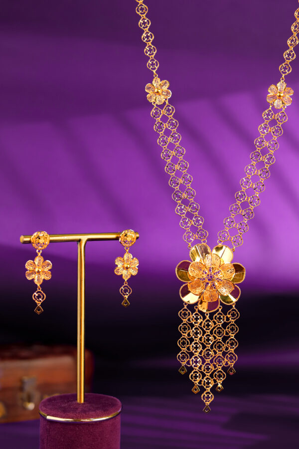 Lulu-e-Nur – A Pearl of Light in Gold