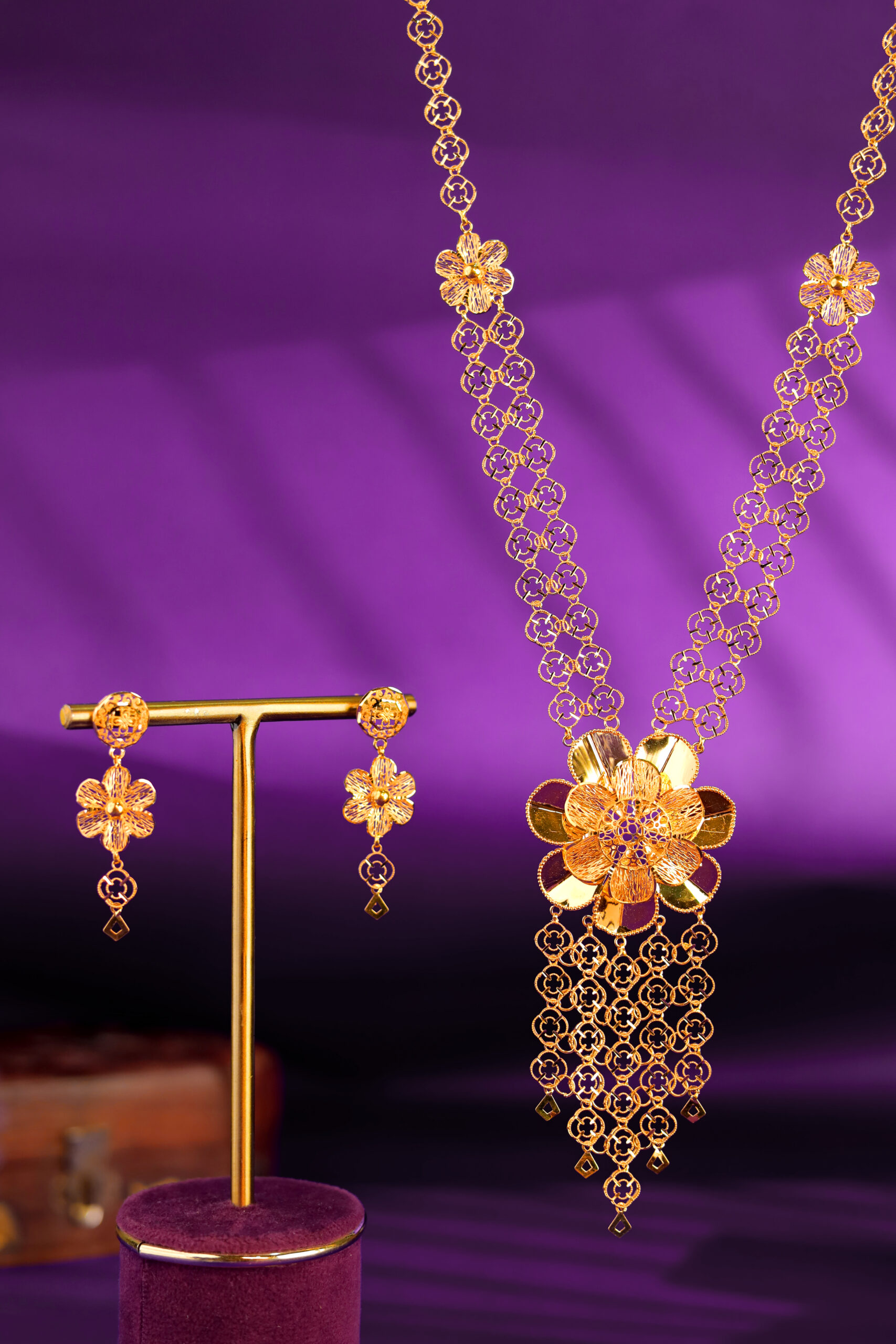 Lulu-e-Nur – A Pearl of Light in Gold