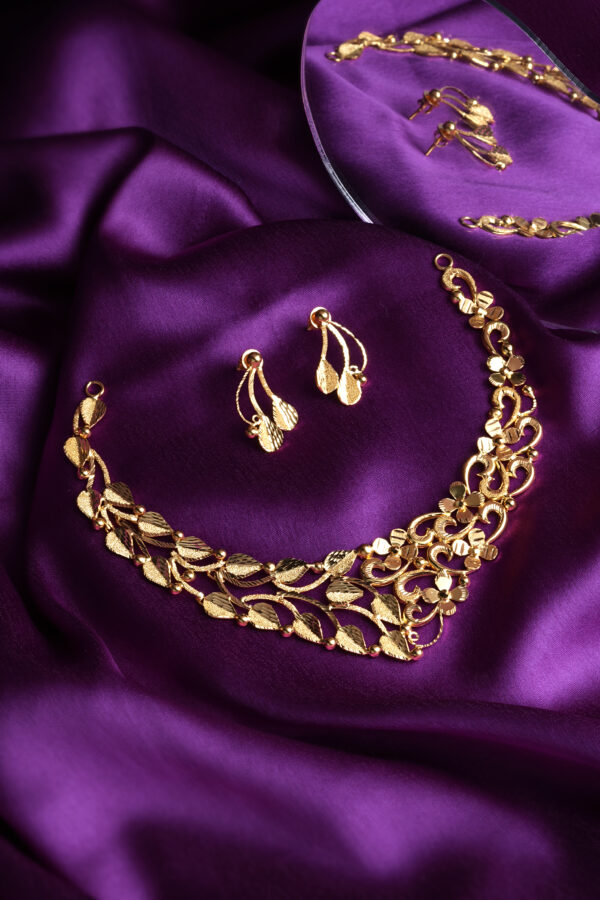 Noor Al-Qamar Gold Necklace and Earring Set – Elegant Indian Jewelry for Weddings and Celebrations
