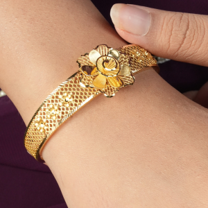 Zeenat-ul-Falak 18kt gold bracelet by Taqwa Jewellers with floral filigree construction and rhodium accents.