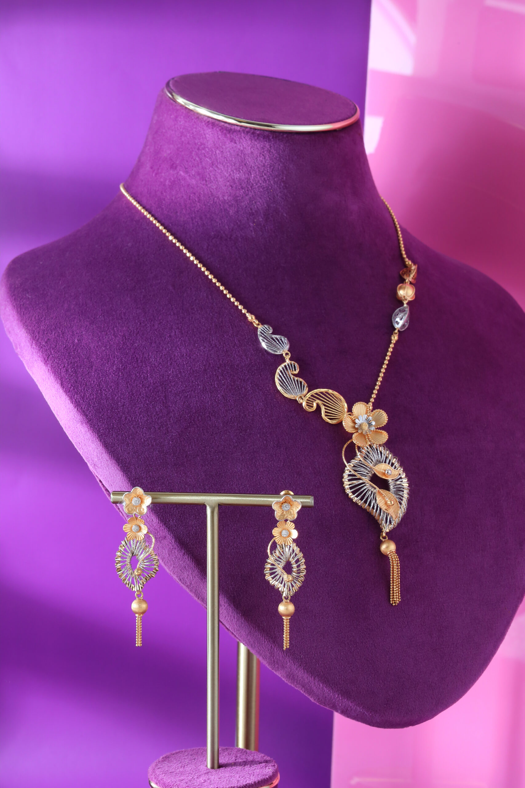 Exquisite Pure Gold Filigree Necklace and Earring Set