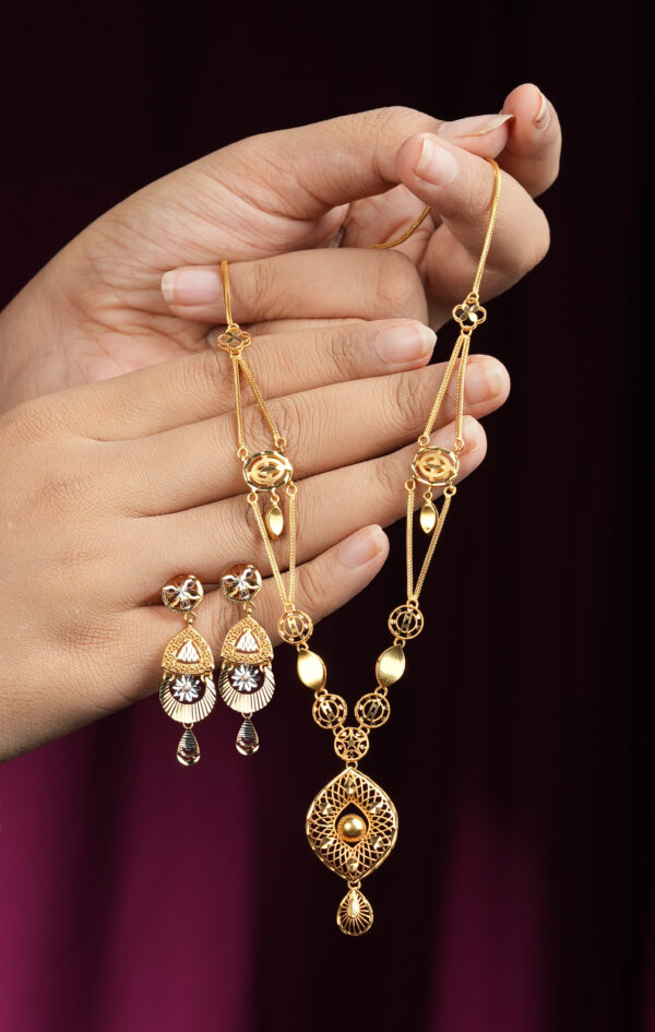 Jawharat Al-Kamar Half Necklace Set