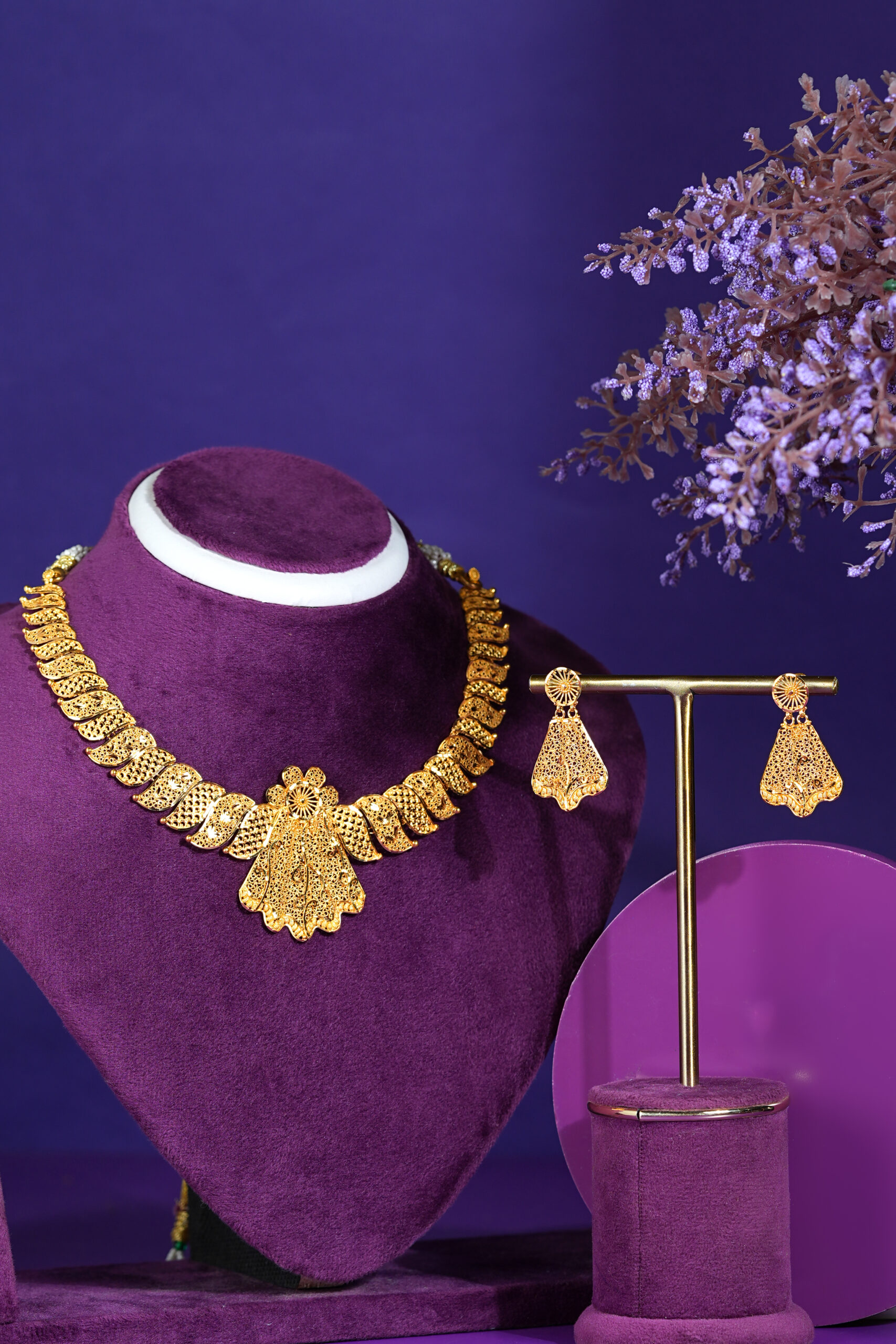 Mehrunisa Gold Necklace Set