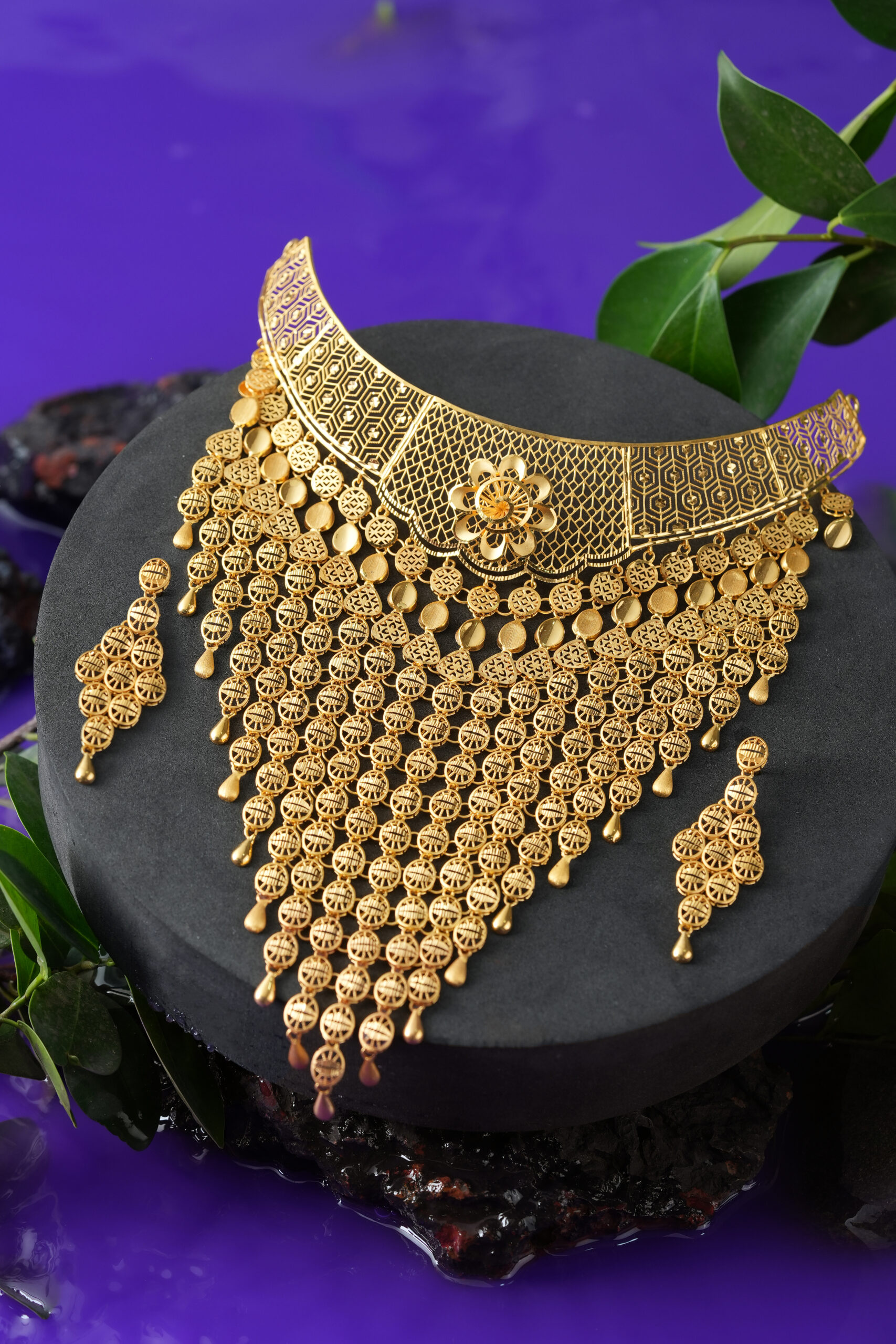 Noor Al-Atiq Choker