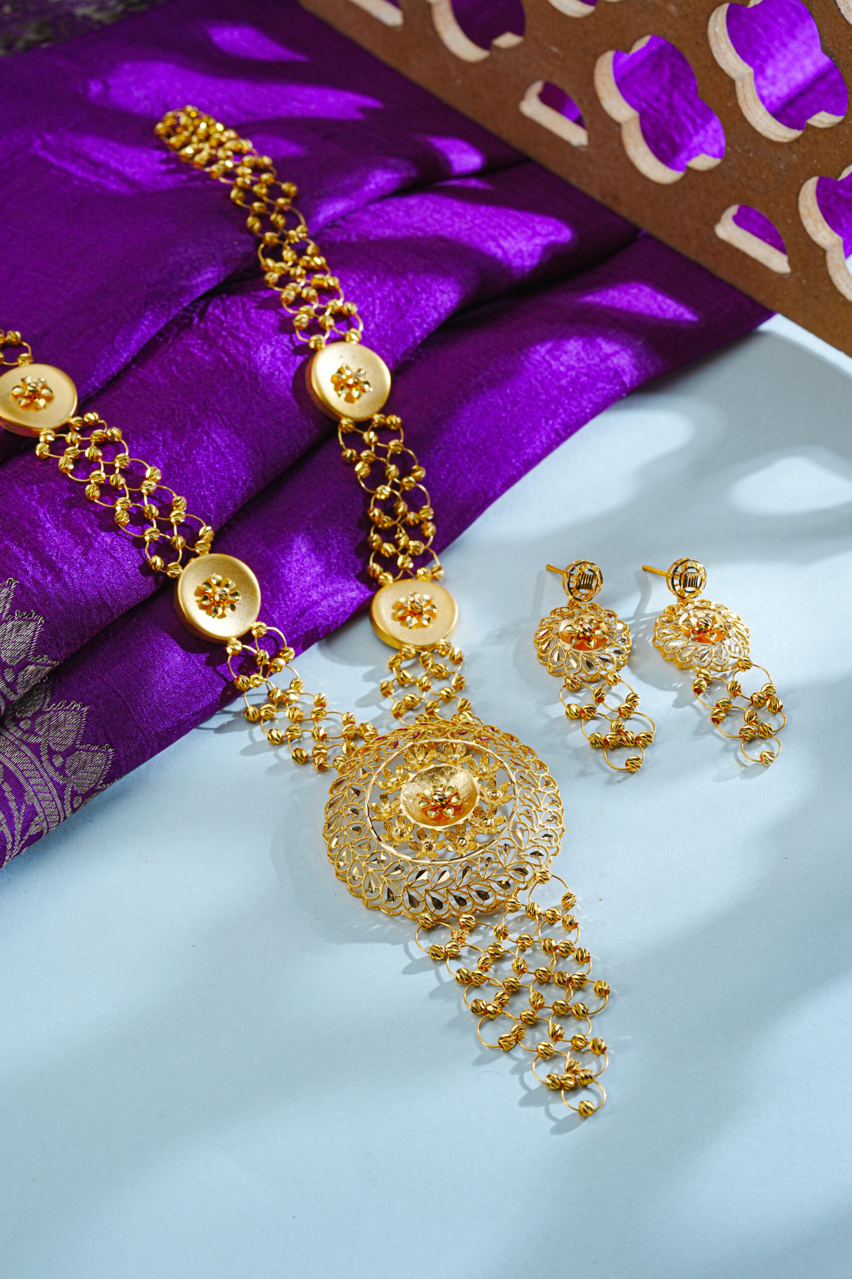 Noor-e-Andaz – Timeless Gold Necklace & Earrings Set