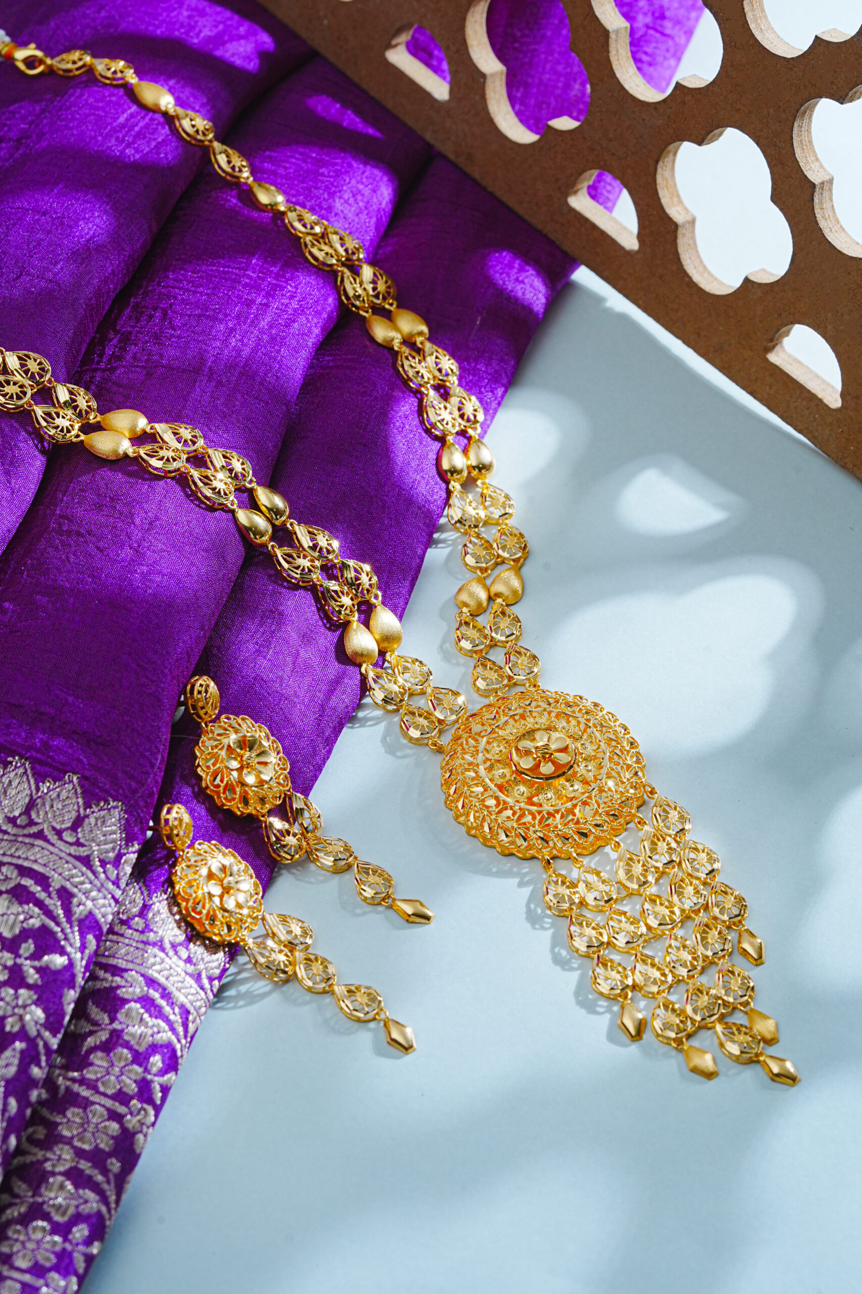 Crafted for the modern woman who values timeless style, Nura Turkish Raani Haar is an heirloom-worthy piece that radiates royalty from every angle
