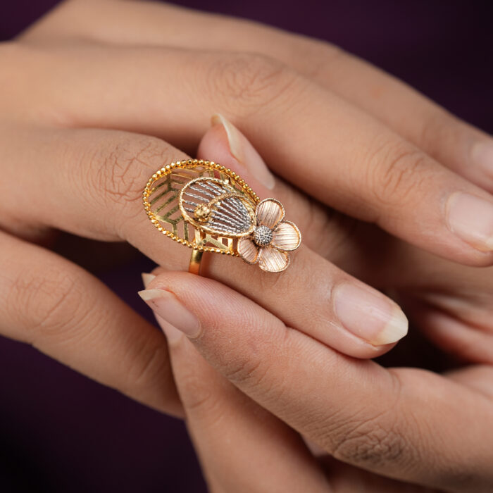 Nuraat Ring – Illuminate Your Elegance