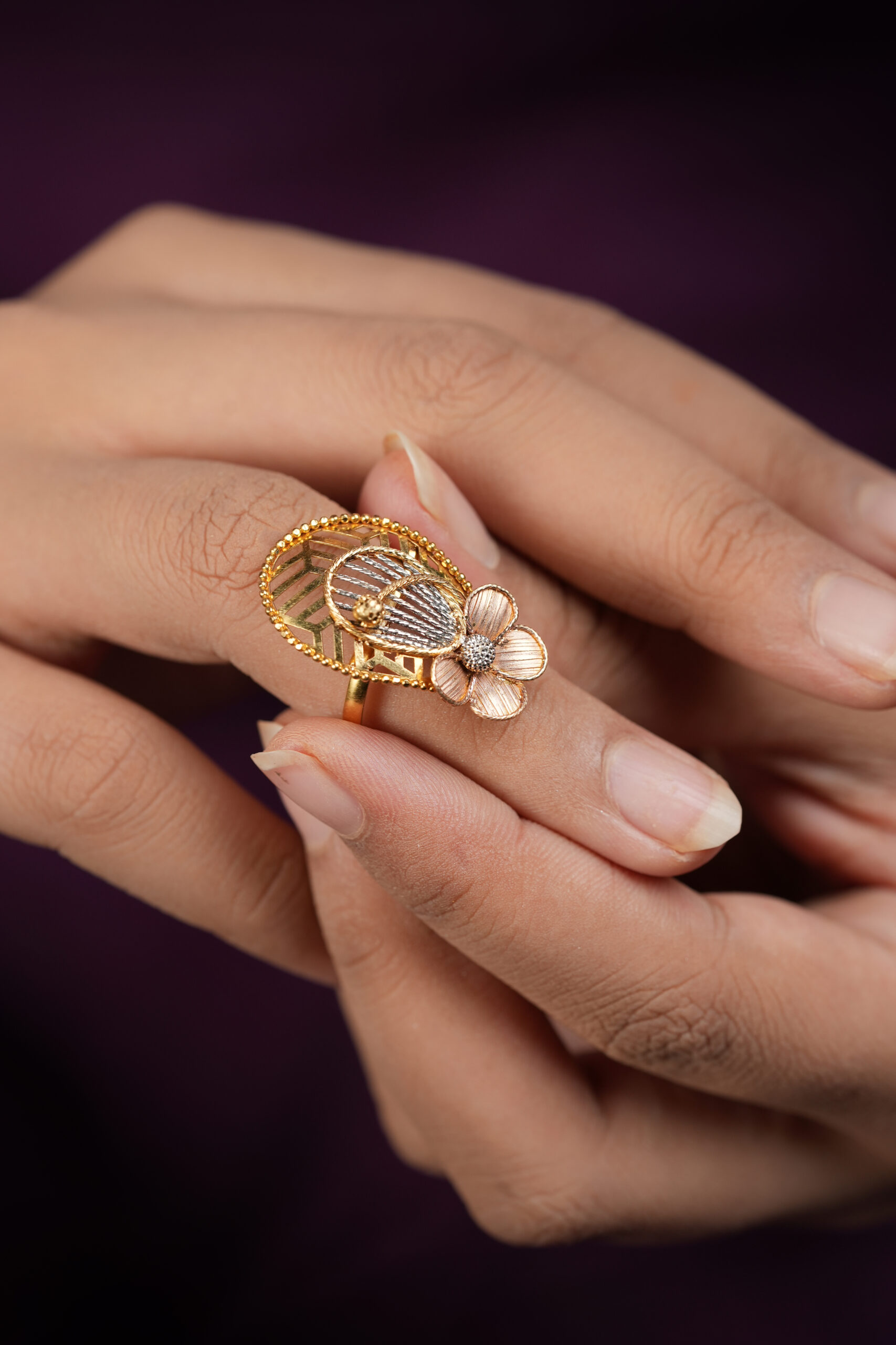 Nuraat Ring – Illuminate Your Elegance