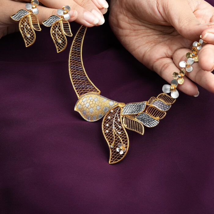 Hilya Al-Ward Malaysian Necklace Set