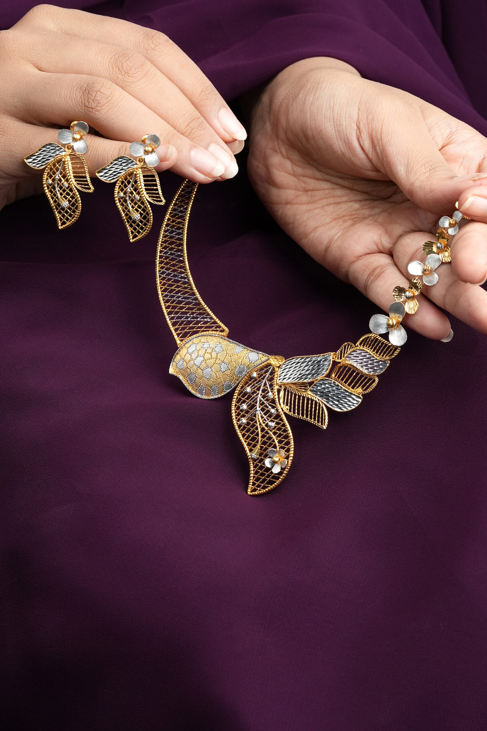 Hilya Al-Ward Malaysian Necklace Set
