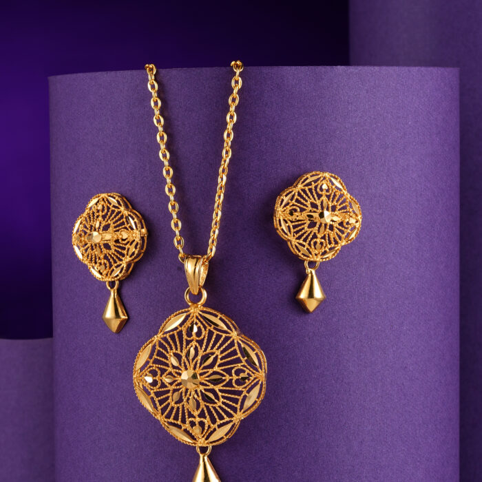 Zahra Al-Qamar Pendant Set – The Blossom Beneath the Moonlight