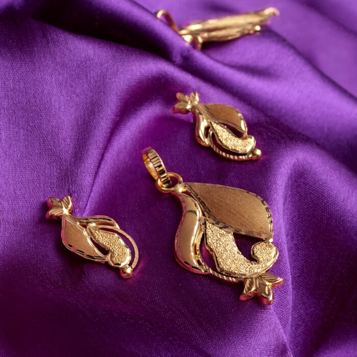 Rihana – A Pendant Set That Captures the Essence of Elegance and Fragrance