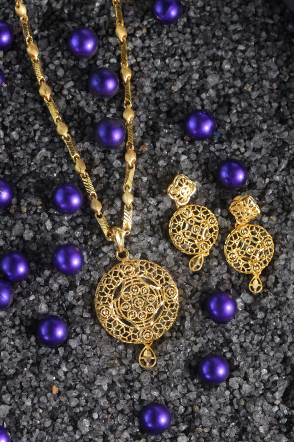 A Pendant Set That Reflects Your Inner Light