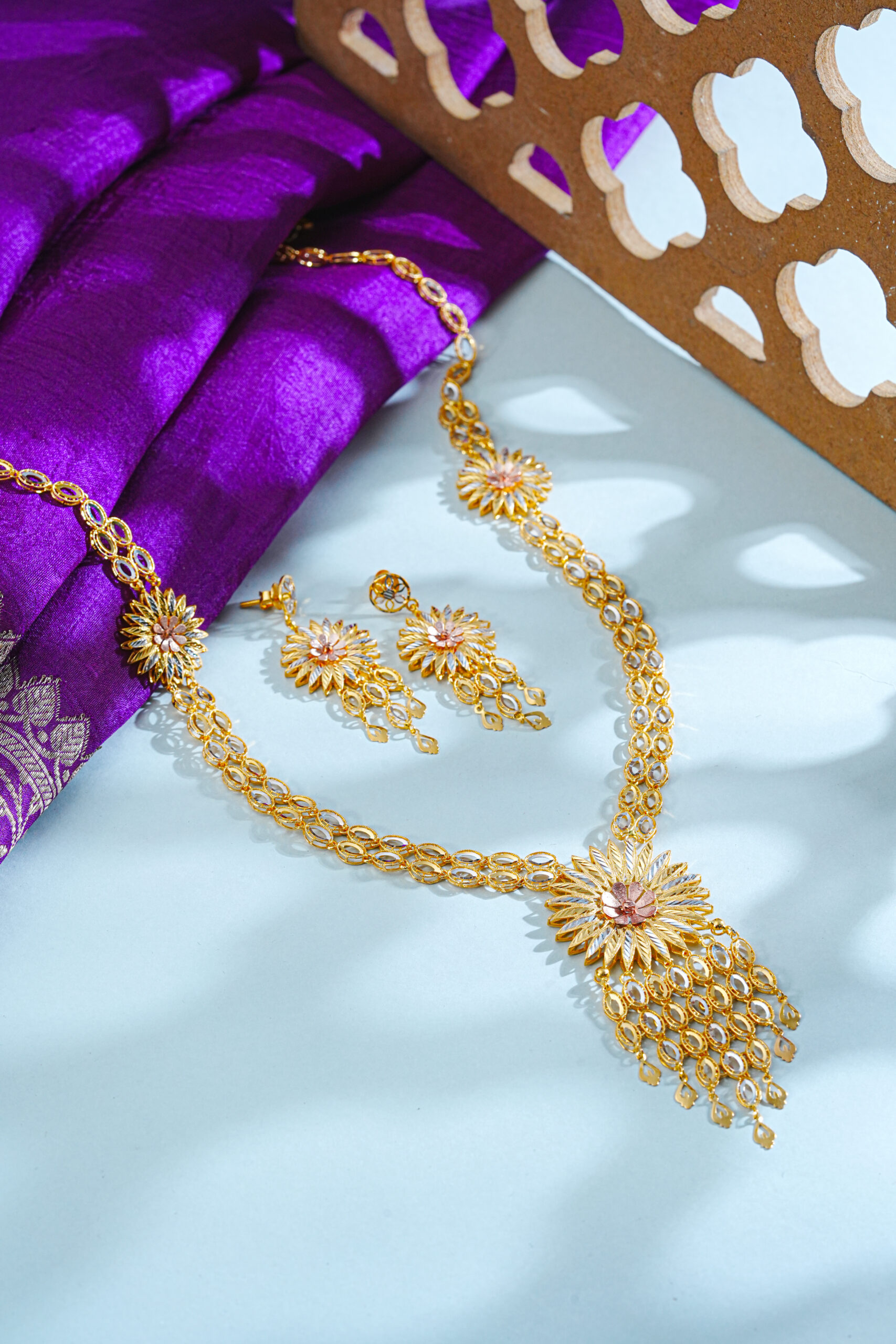 Zahraa El Nur - Gold Necklace & Earrings Set