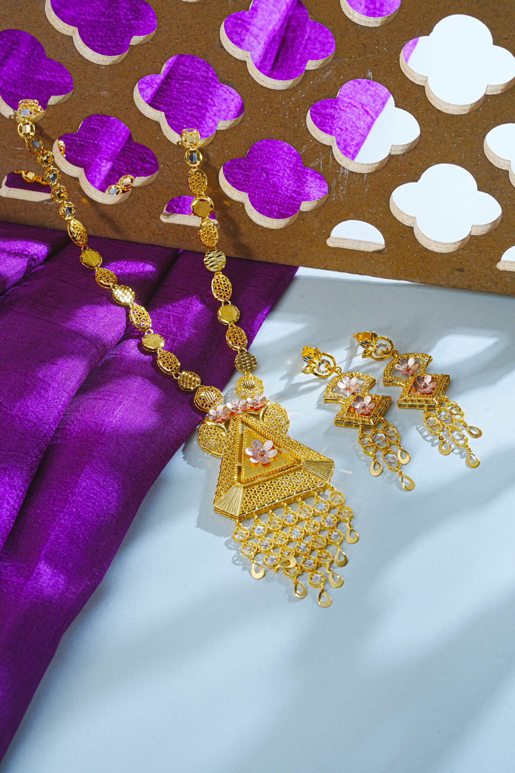 Zehra-e-Misr – Gold Necklace & Earrings Set
