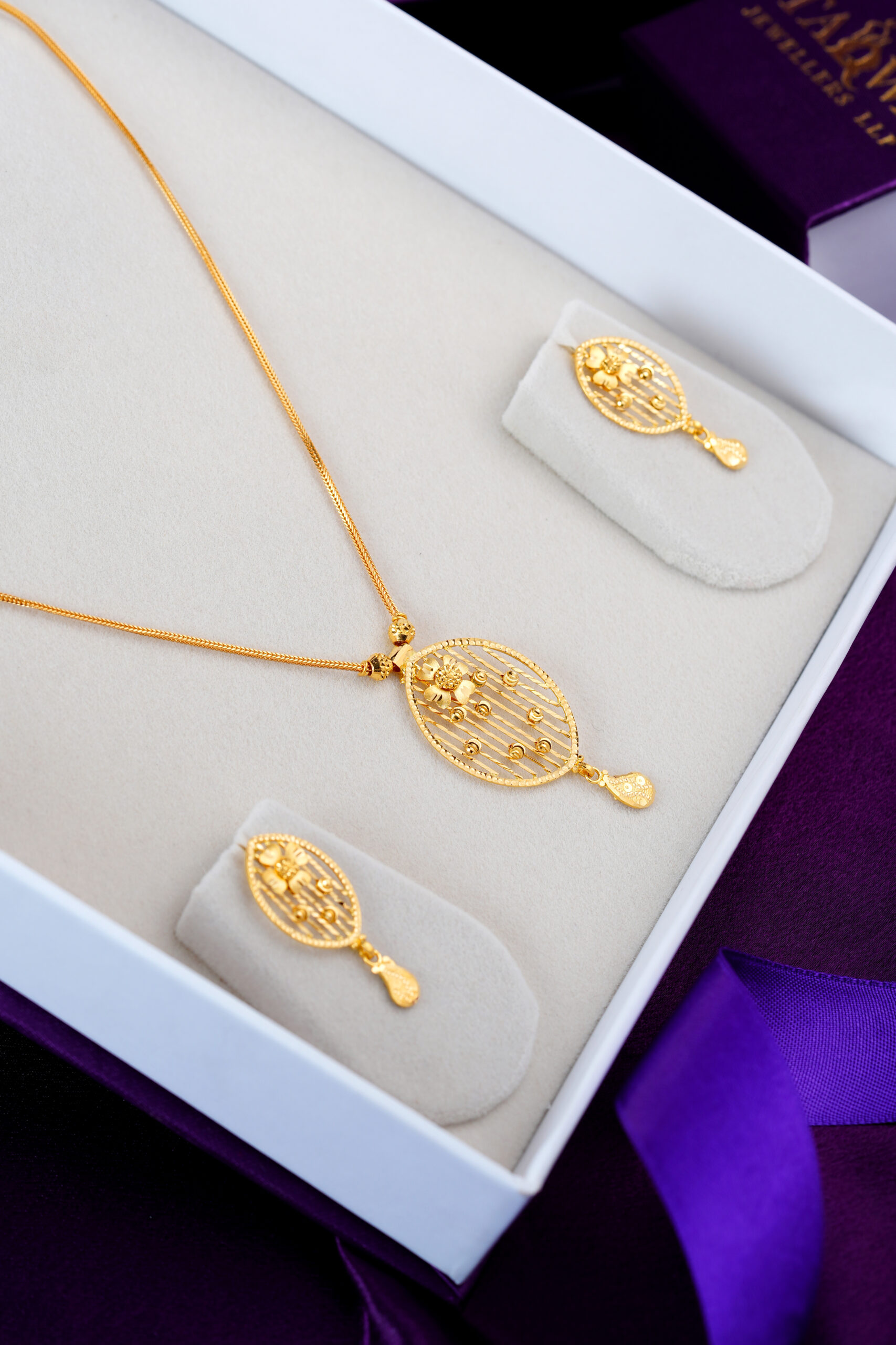 Aaliya Gold Necklace Set