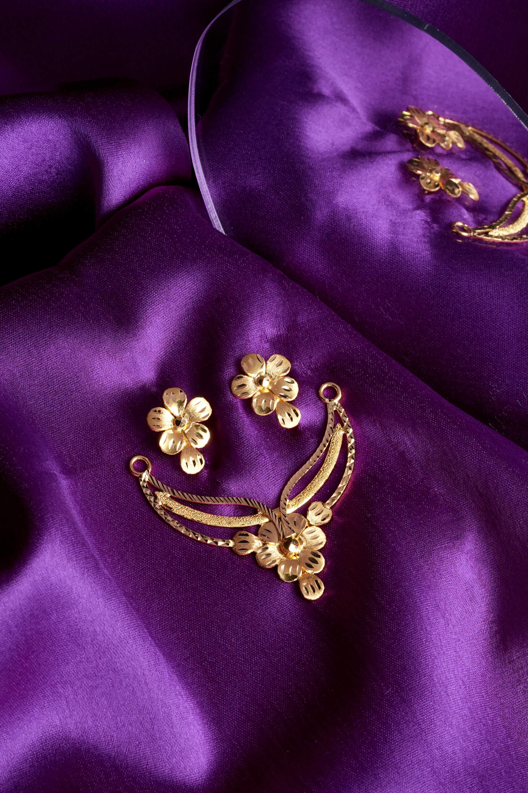 Aira Flora Pendant Set