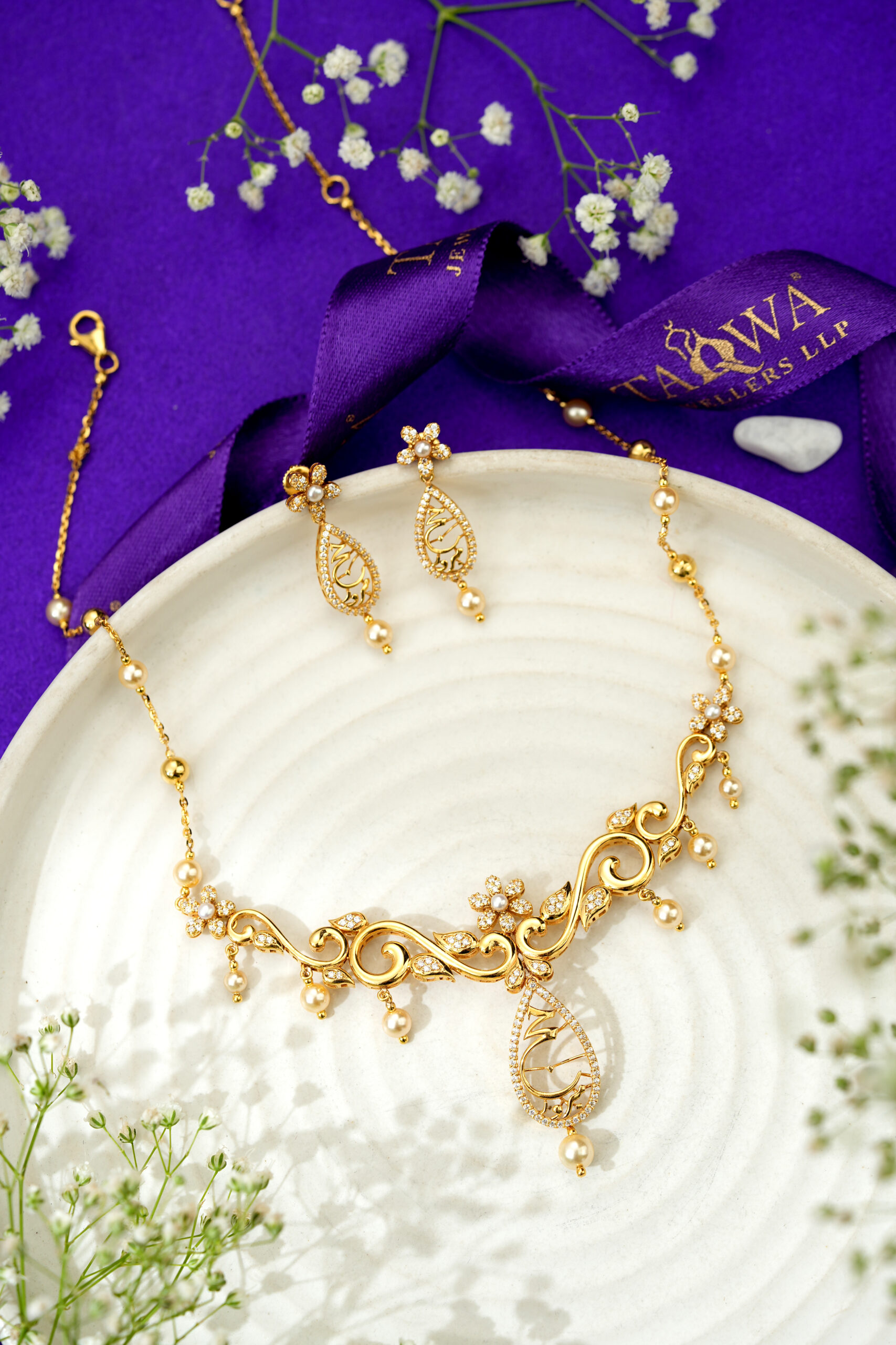 Hajj Calligraphy Gold Necklace Set – A Timeless Expression of Faith in Pure Gold