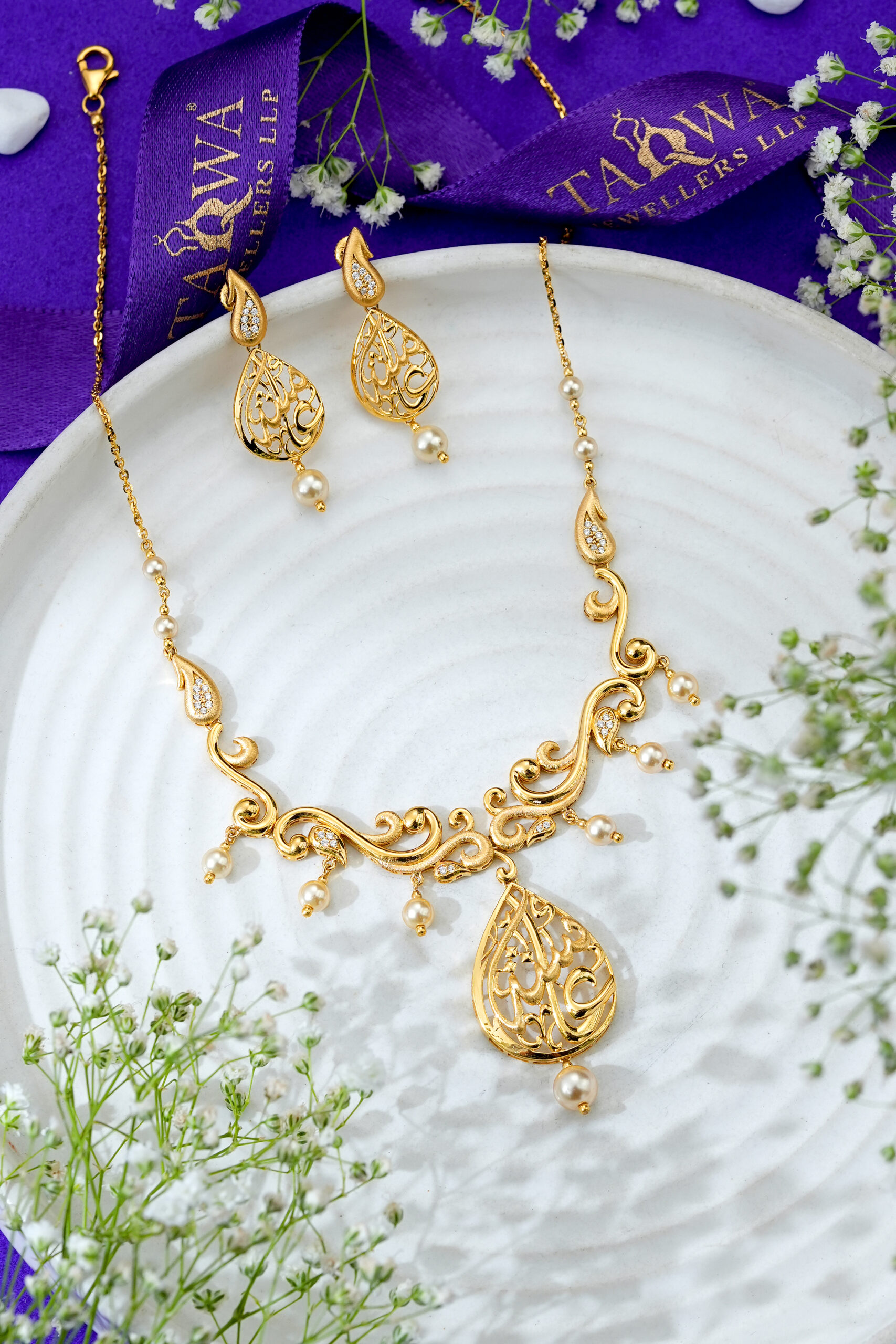 Haroof-e-Noor About "Ayesha" – Arabic Calligraphy Necklace Set