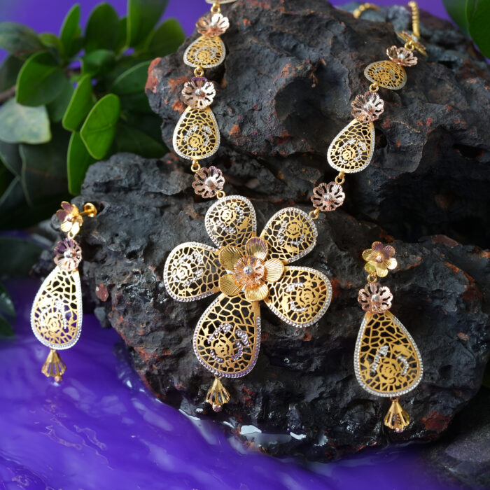 Haya Bloom Necklace Set