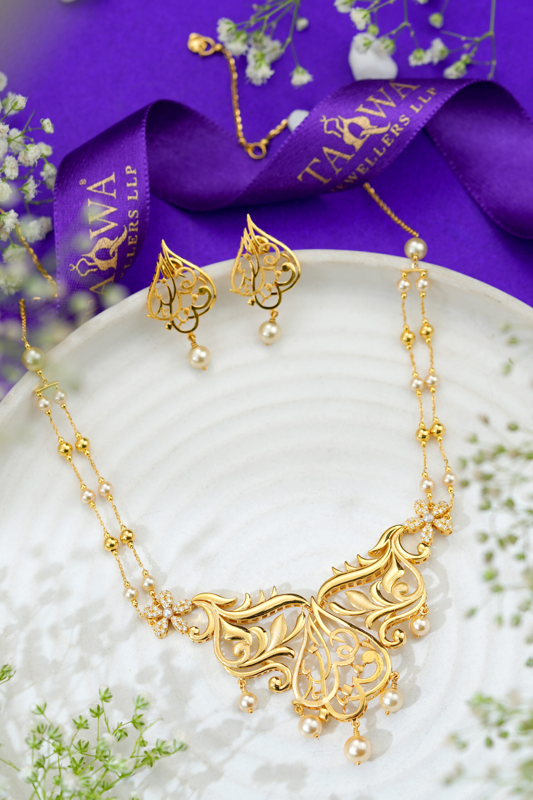 Huroof-e-Ishq – A Testament of Divine Grace in 18kt Real Gold