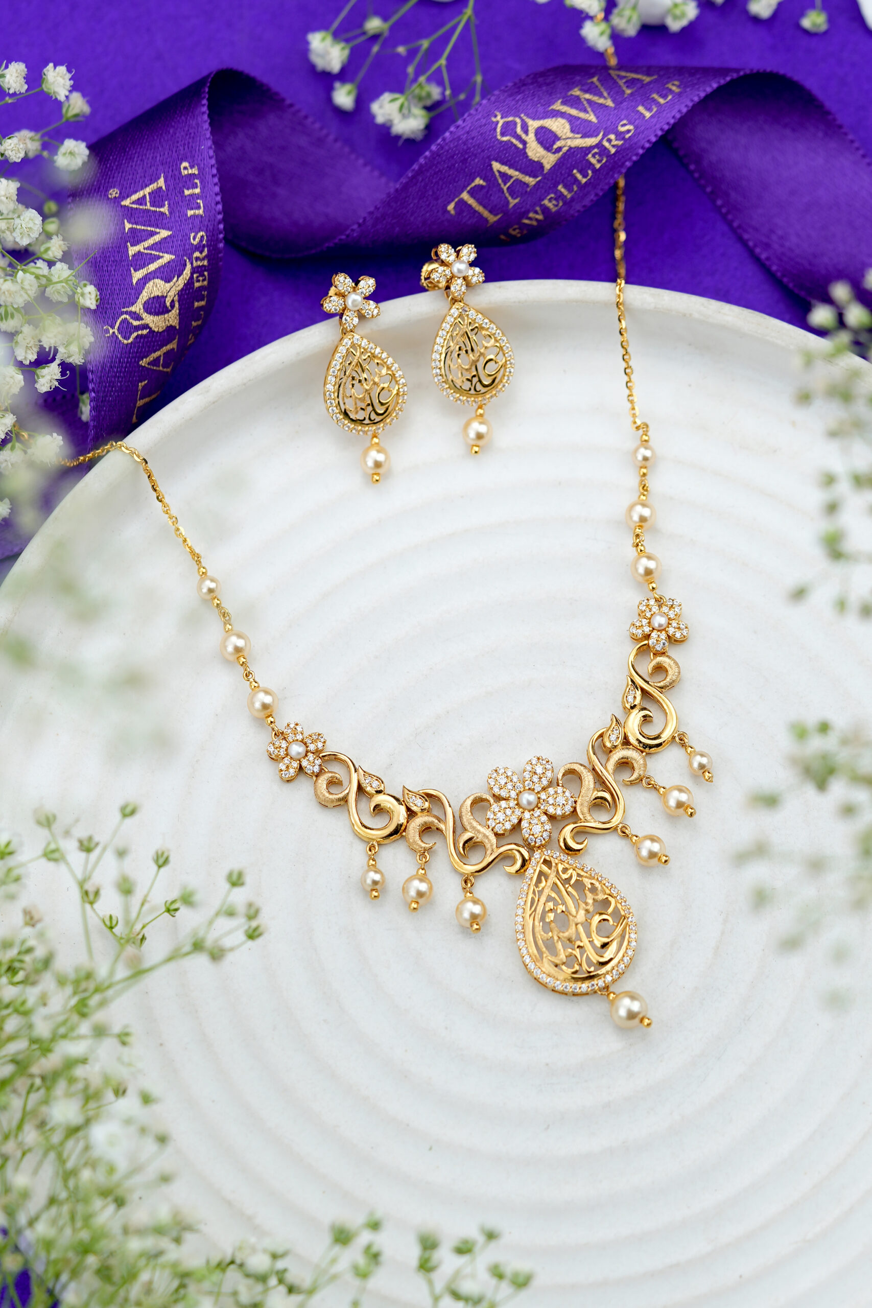 Noor-e-Harf Ayesha – Personalized 18kt Gold Necklace Set with Arabic Name Calligraphy