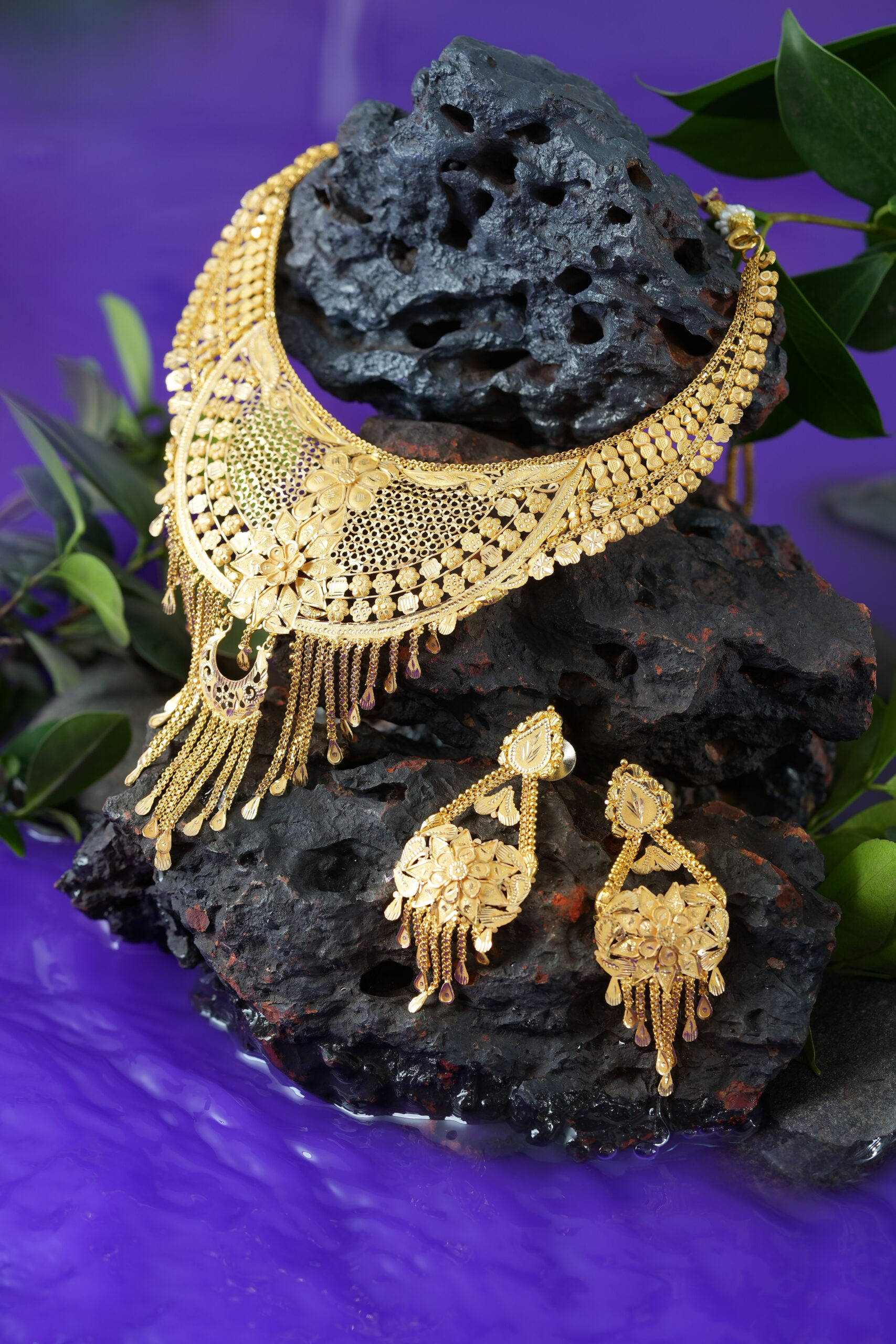 Noor-e-Haya – 22kt Grand Gold Bridal Necklace Set with Floral Tassels