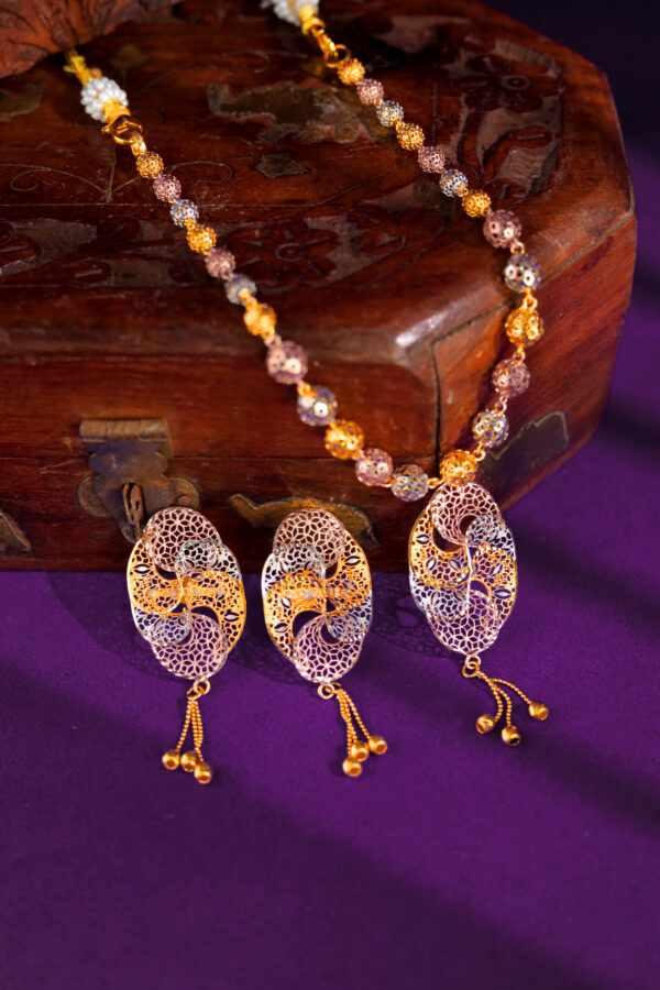Nooraniyah – The Light Within Pendant Set