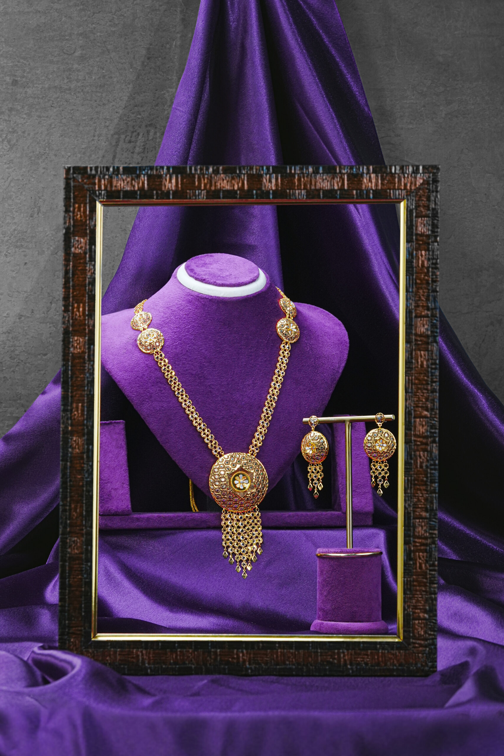 Sahraa – Round Motif Bridal Necklace Set | Gold Finish