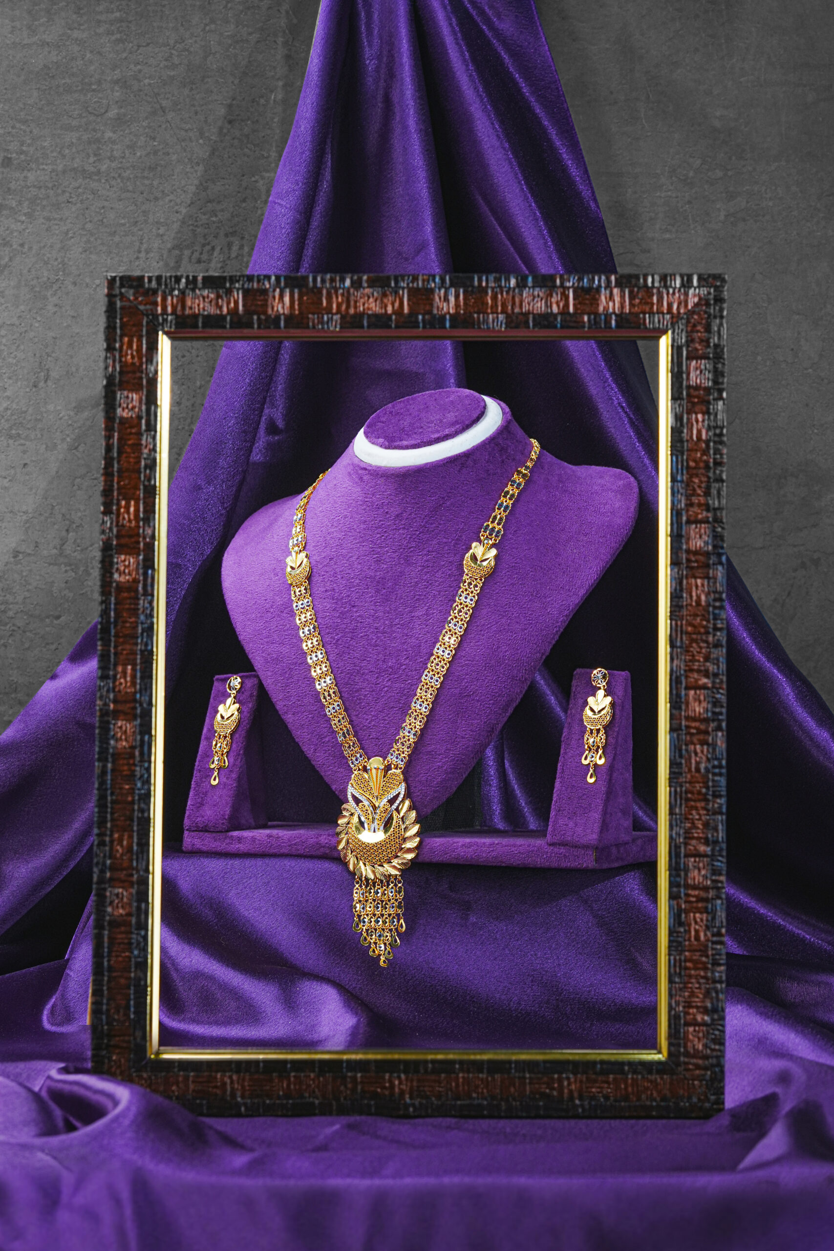 Sunehri Mehek Gold Necklace Set