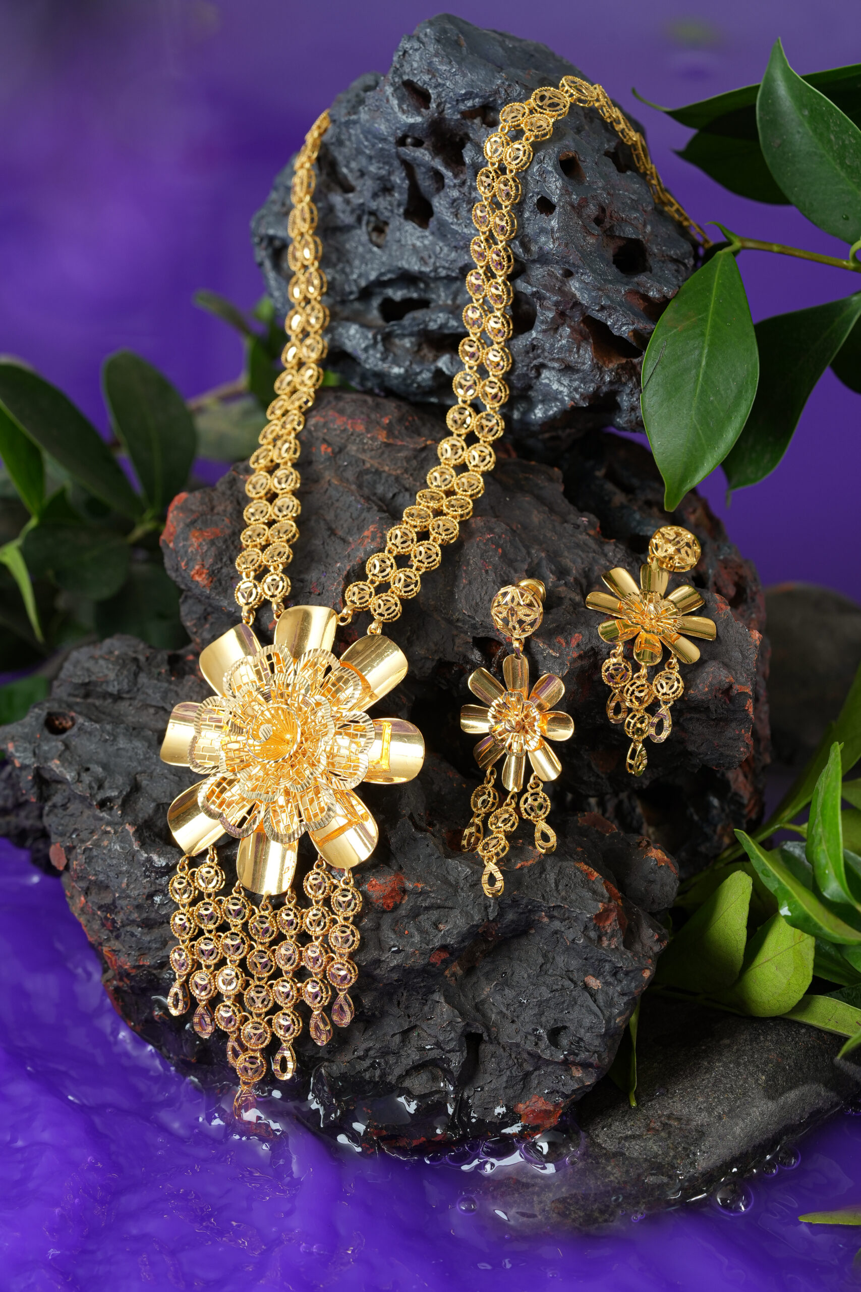 Zahra-e-Zeest – 22kt Floral Burst Gold Bridal Set with Cascading Mesh Tassels
