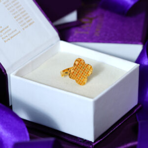 Zari Clover Ring – The Charm of Heritage in Every Curve