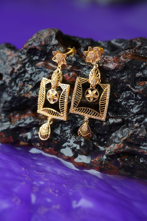 Zarina – 18kt Regal Square Drop Earrings (6.13 gms) Taqwa Signature | Timeless Elegance in Pure Gold