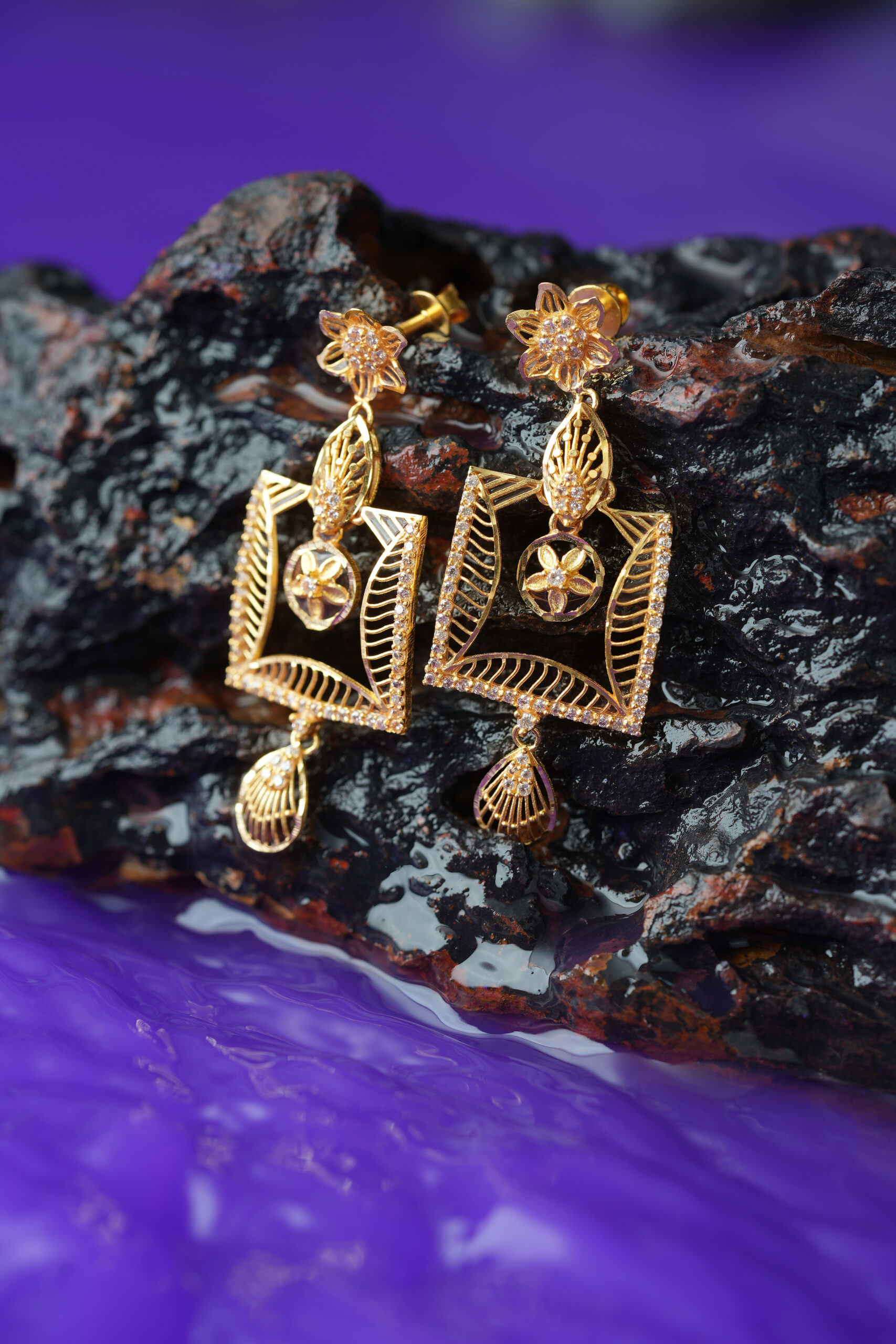 Zarina – 18kt Regal Square Drop Earrings (6.13 gms) Taqwa Signature | Timeless Elegance in Pure Gold