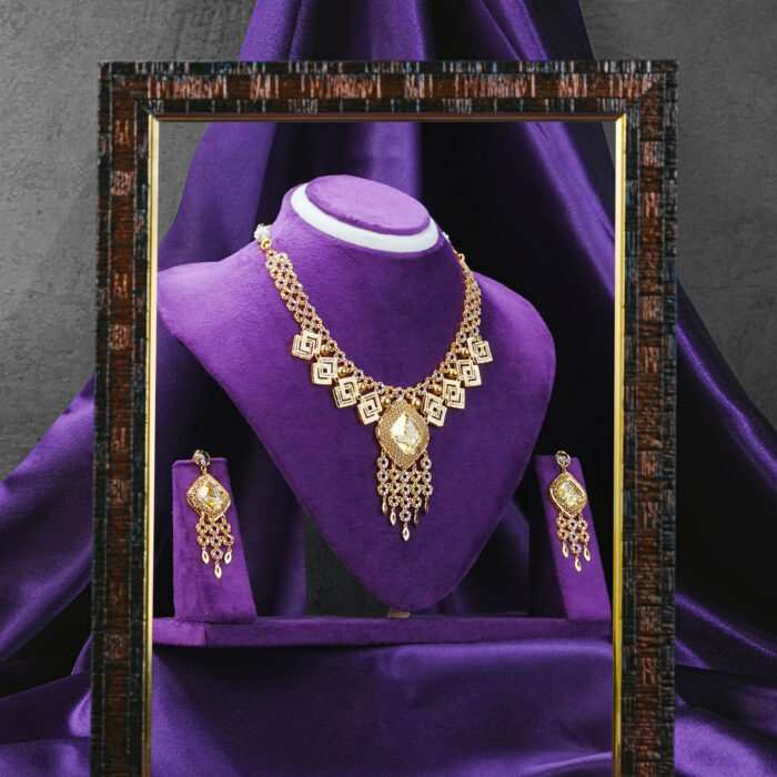 Zeenat Regal Gold Necklace Set An Emblem of Elegance, A Jewel of Royalty