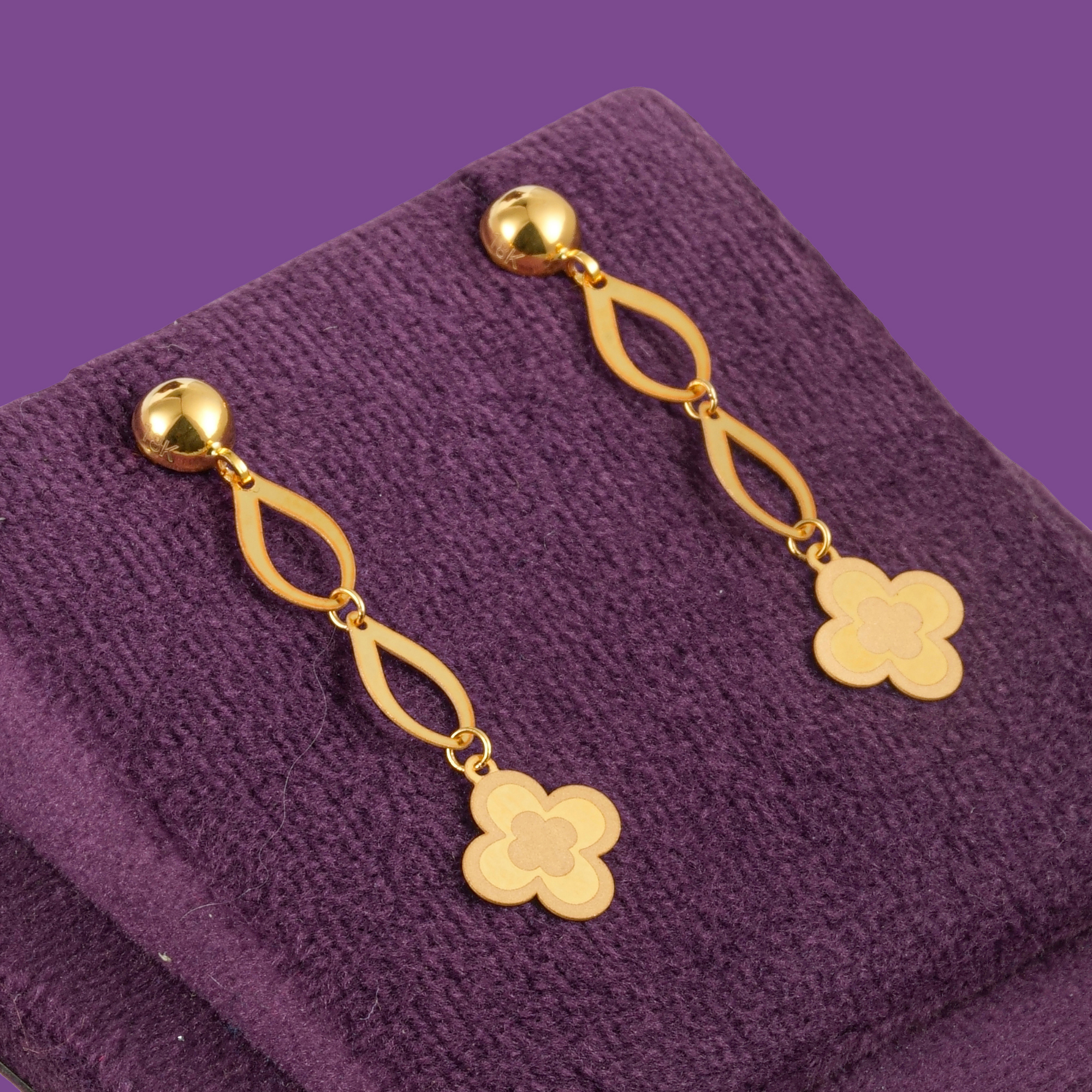 Gleam Gold Necklace Set by Taqwa Jewellers with a three-tier almond-link necklace, bracelet, earrings and ring.